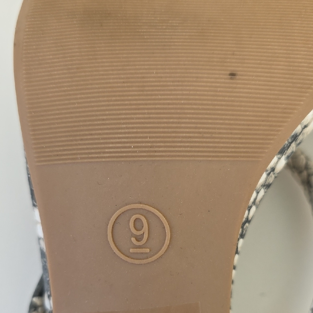 a new day Black and White Snakeskin Design Heels.  Size 9 - Picture 10 of 12